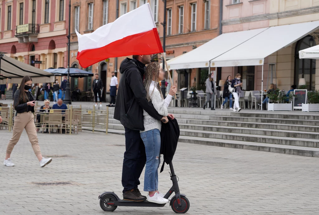 Nie zapowiada się, by rząd szybko uregulował zasady jazdy hulajnogami