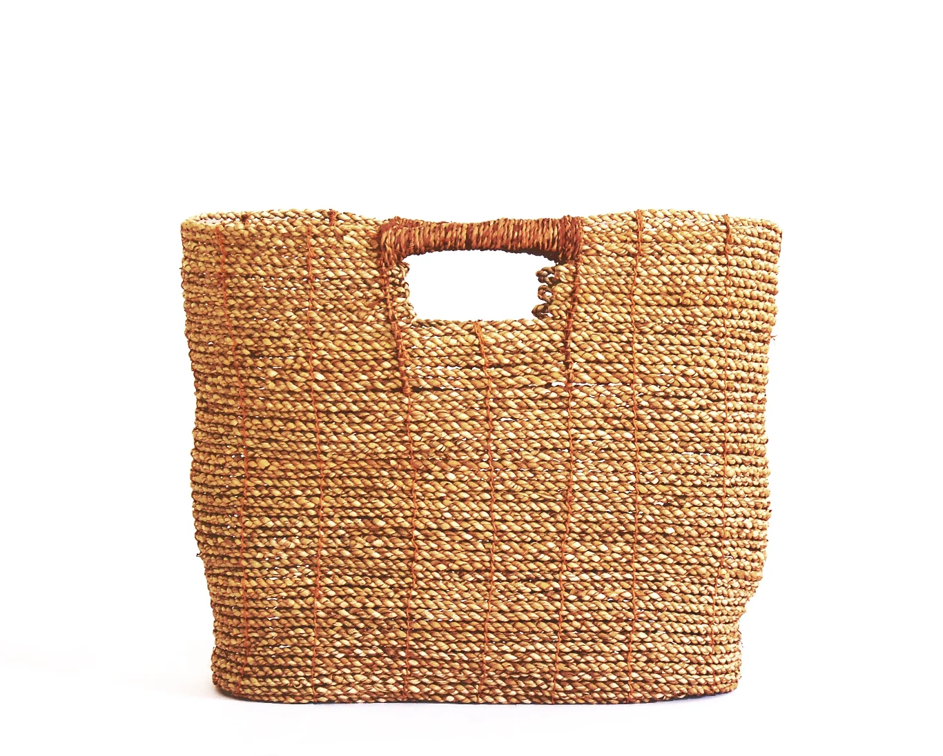 Prosto i wakacyjnie? Do większej wiklinowej torby zapakujemy wszystko, czego potrzebujemy na plażę. Cena: 79 PLN, źródło: BALA/pakamera.pl Prosto i wakacyjnie? Do większej wiklinowej torby zapakujemy wszystko, czego potrzebujemy na plażę. Cena: 79 PLN, źródło: BALA/pakamera.pl