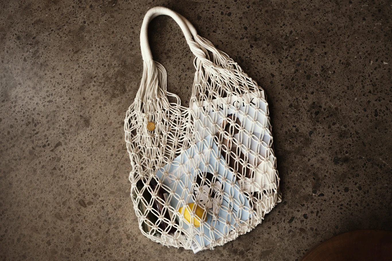 W sklepie pakamera.pl znajdziemy również siateczkowe torby, które sprawdzą się idealnie nie tylko na zakupy, ale też na plażową wyprawę. Cena: 129 PLN, źródło zdjęcia: BALA/pakamera.pl W sklepie pakamera.pl znajdziemy również siateczkowe torby, które sprawdzą się idealnie nie tylko na zakupy, ale też na plażową wyprawę. Cena: 129 PLN, źródło zdjęcia: BALA/pakamera.pl