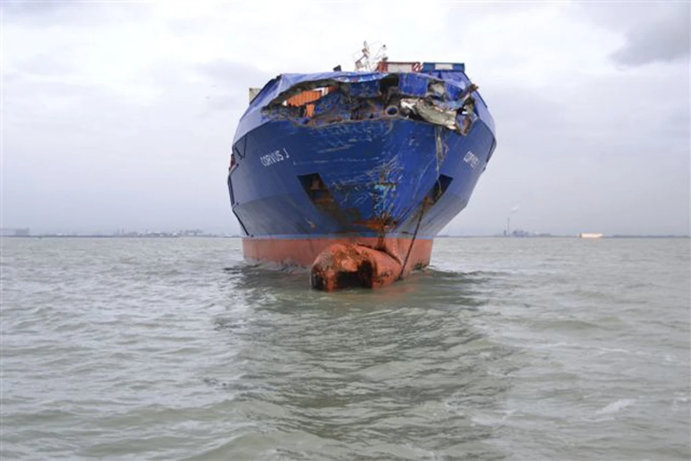 "Corvus J" (na zdjęciu) zderzył się z MV "Baltic Ace". Statek, zbudowany w stoczni w Gdyni, transportował z Zeebrugge w Belgii do portu Kotka w Finlandii 1417 mitsubishi