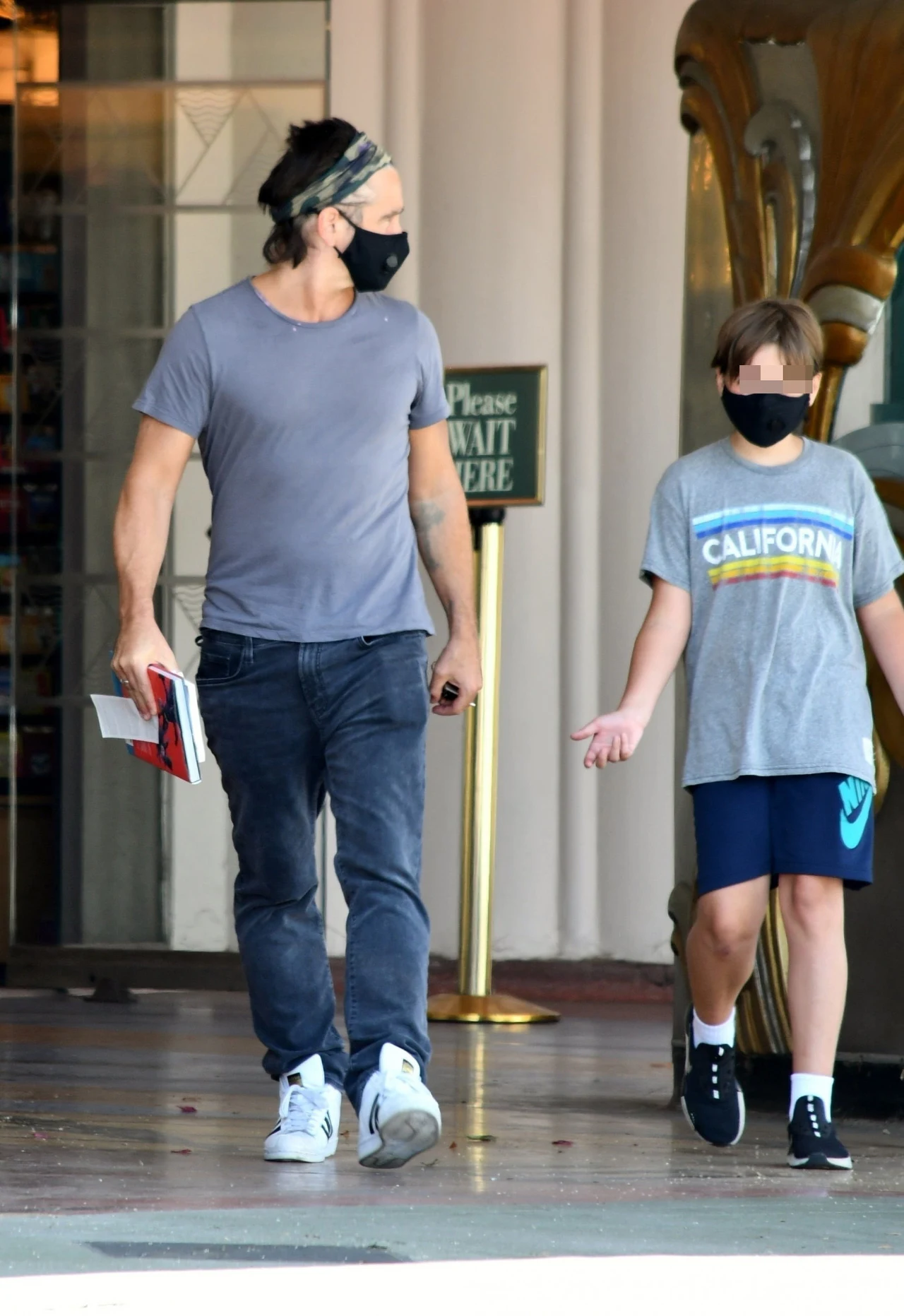 Colin Farrell spędzał czas ze swoim synem w Los Amgeles Colin Farrell spędzał czas ze swoim synem w Los Amgeles