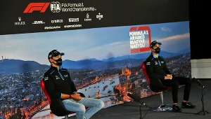 George Russell (z lewej) i Nicholas Latifi