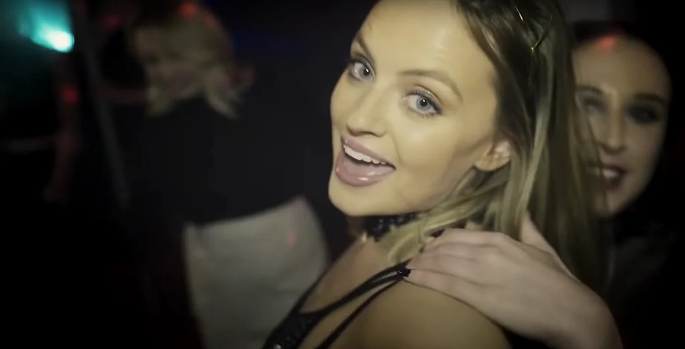 Jak zapewniają twórcy, wszystkie materiały wideo przygotowane na potrzeby produkcji były w całości improwizowane przez aktorów, w stylu „Blair Witch Project”. Jak zapewniają twórcy, wszystkie materiały wideo przygotowane na potrzeby produkcji były w całości improwizowane przez aktorów, w stylu „Blair Witch Project”.