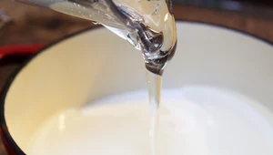 Syrop glukozowo-fruktozowy – dlaczego trzeba go unikać? 