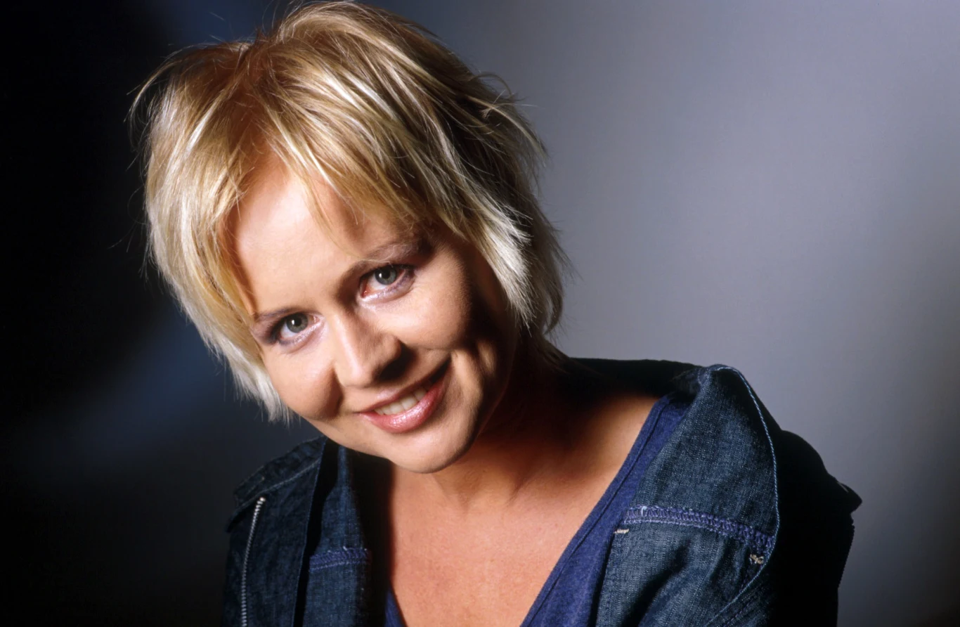 W roku 1996 Agnieszka Krukówna dołączyła do zespołu warszawskiego Teatru Powszechnego. Od tego czasu mogła realizować się na scenie i przed kamerą. Wielki rozgłos przyniosła jej rola Maryśki Jurewicz w ukochanym przez widzów serialu "Boża podszewka" w reżyserii Izabelli Cywińskiej. 