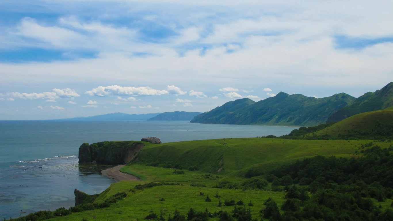Sytuację na Sachalinie opisał Antonii Czechow w książce Wyspa Sachalin, która spotkała się ze znacznym społecznym odzewem. Dzieło było pokłosiem podróży pisarza na wyspę. Sytuację na Sachalinie opisał Antonii Czechow w książce Wyspa Sachalin, która spotkała się ze znacznym społecznym odzewem. Dzieło było pokłosiem podróży pisarza na wyspę.