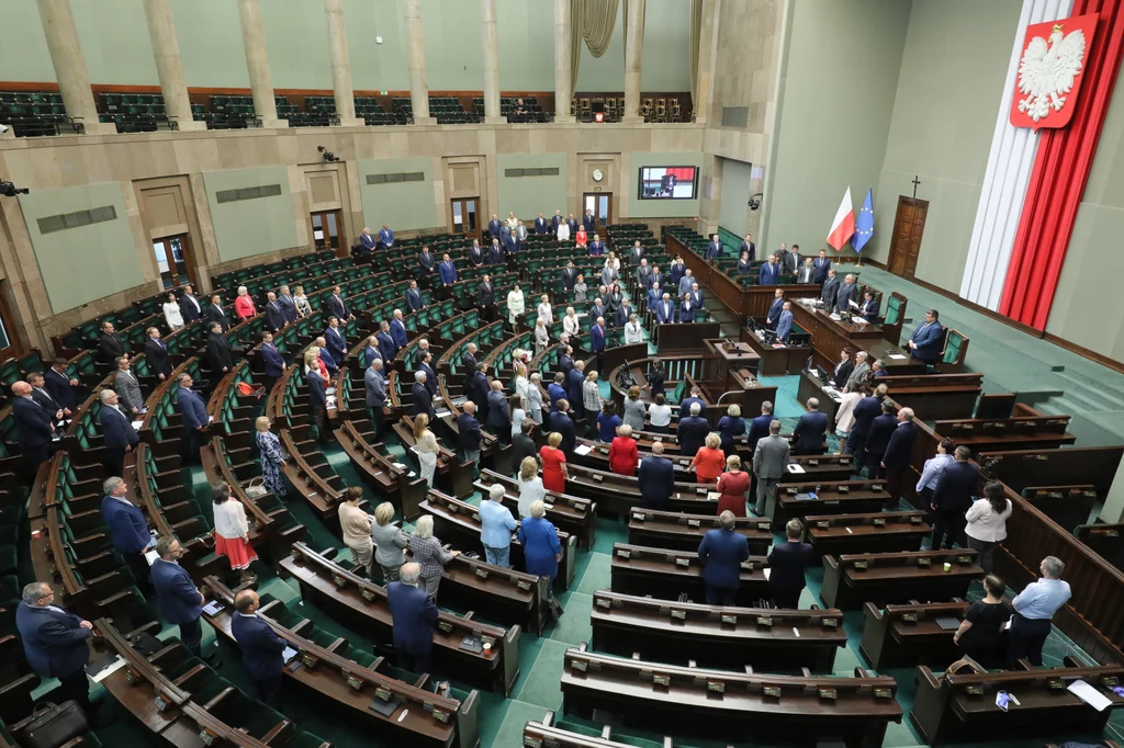 Od końca marca obowiązują limity wejść na salę plenarną w Sejmie Od końca marca obowiązują limity wejść na salę plenarną w Sejmie