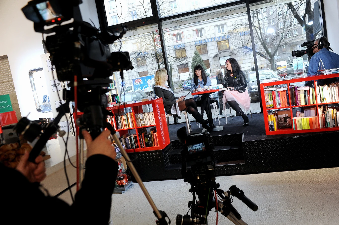 Sylwia Chutnik często gości w tv Sylwia Chutnik często gości w tv