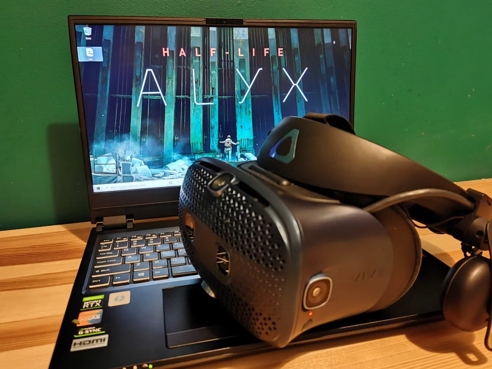 Hyperbook SL504 i HTC Vive Cosmos