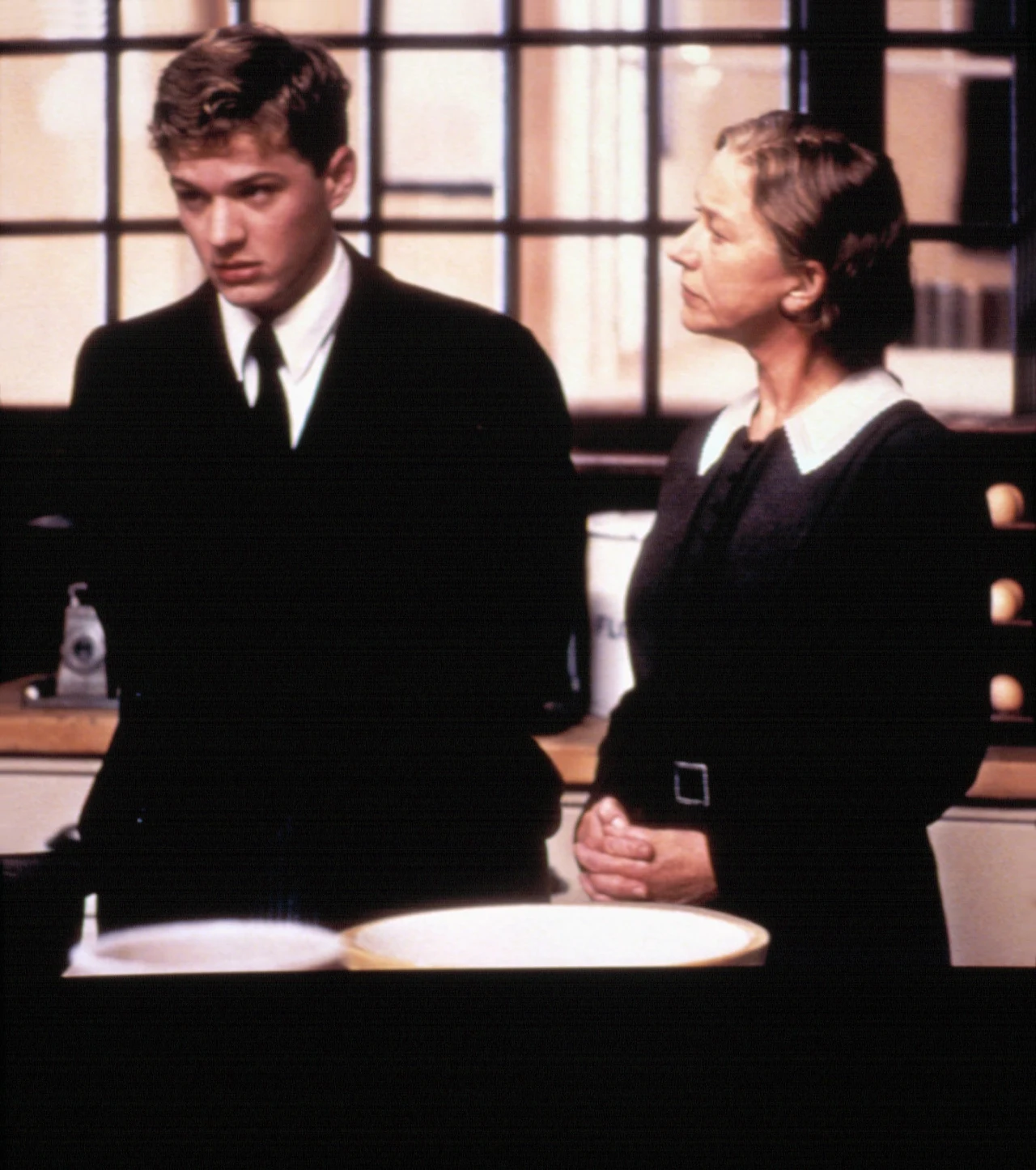 W międzyczasie aktorka zdążyła jeszcze zagrać w docenionym przez krytyków kostiumowym dramacie kryminalnym Roberta Altmana "Gosford Park". Kreacja służącej w tytułowej posiadłości przyniosła jej nominację do Oscara.