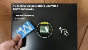 Datkomat na kartę: Od dawania na tacę nikt się już nie wymiga