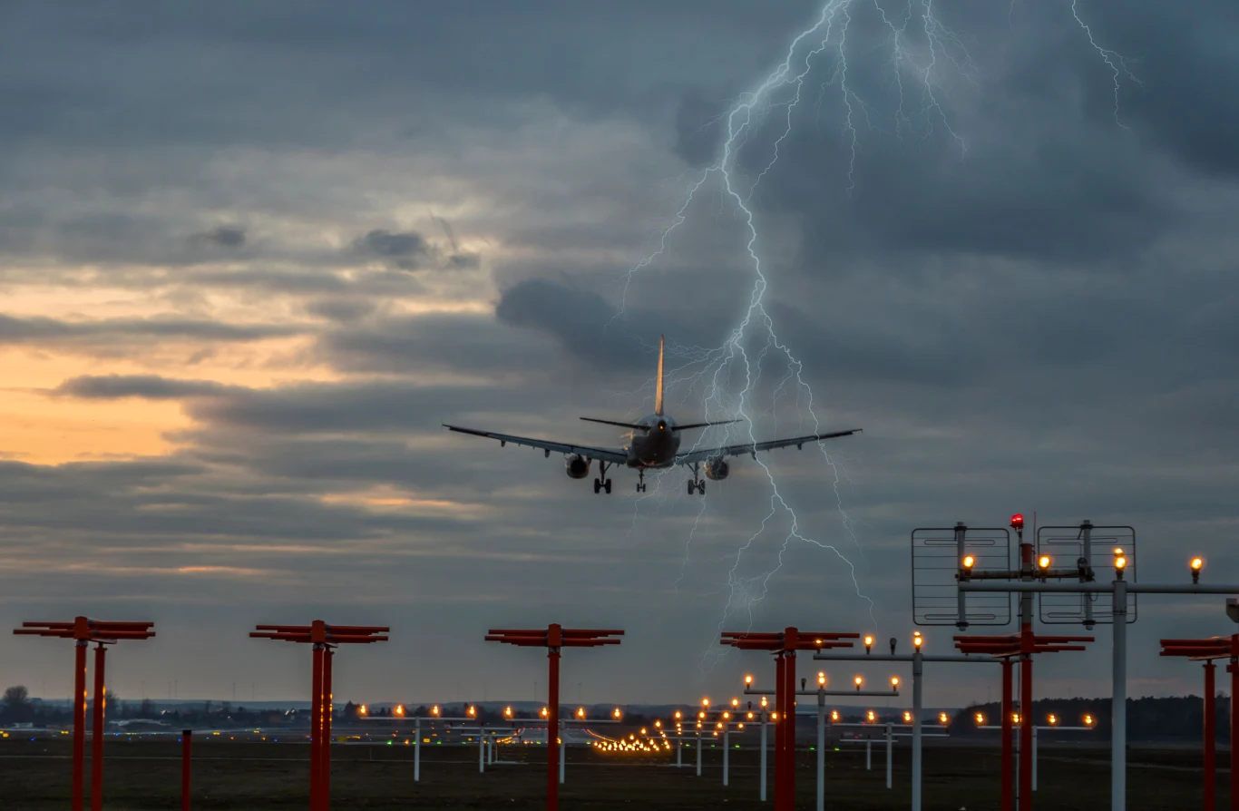 Zmiany klimatu spowodują, że turbulencje staną się silniejsze i będą dłużej trwać Zmiany klimatu spowodują, że turbulencje staną się silniejsze i będą dłużej trwać