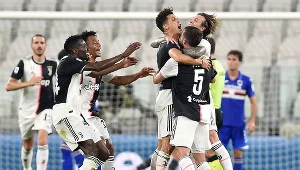 Radość piłkarzy Juventusu po golu CR7