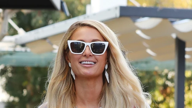 Paris Hilton uwielbia być w centrum uwagi. Amerykańska celebrytka i dziedziczka hotelarskiej fortuny stała się popularna po tym, jak wystąpiła w reality show "Simple Life". 