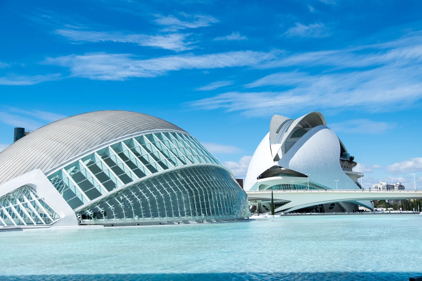 Walencja to miasto pełne kontrastów i niezwykłych atrakcji. Walencja to miasto pełne kontrastów i niezwykłych atrakcji.