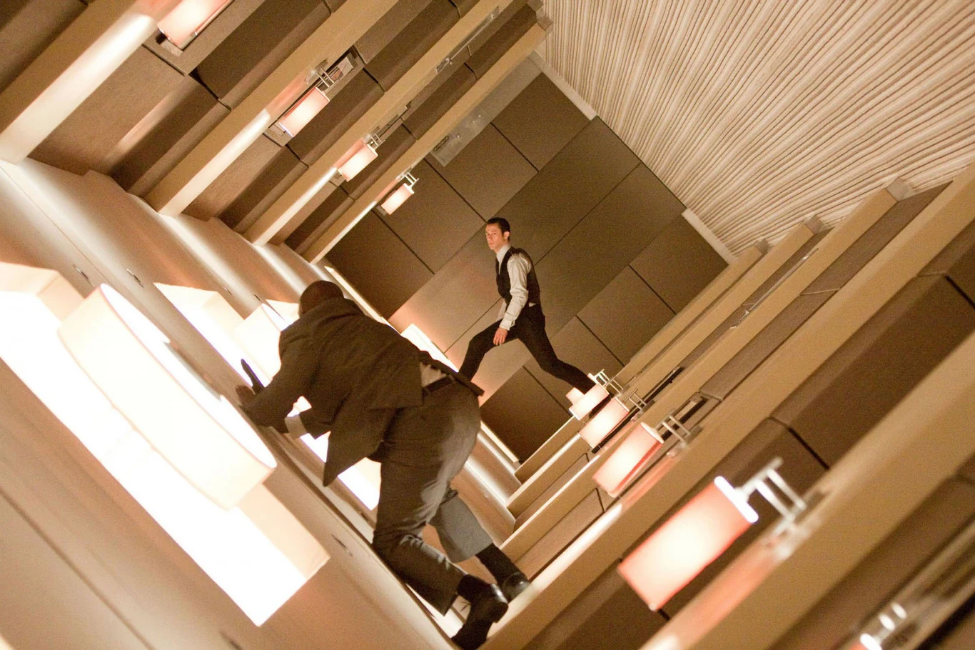 Joseph Gordon-Levitt w najbardziej widowiskowej scenie z "Incepcji"