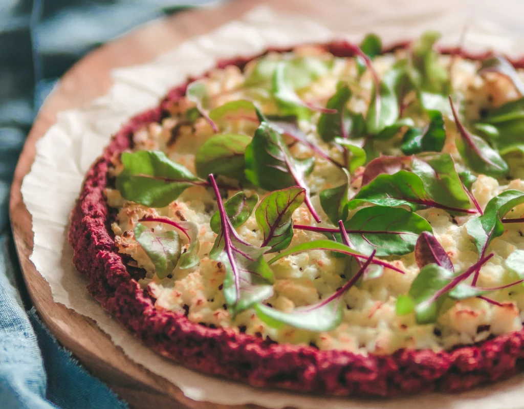 Pizza z botwinką i fetą