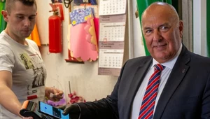Minister finansów Tadeusz Kościński pod warszawską Halą Gwardii