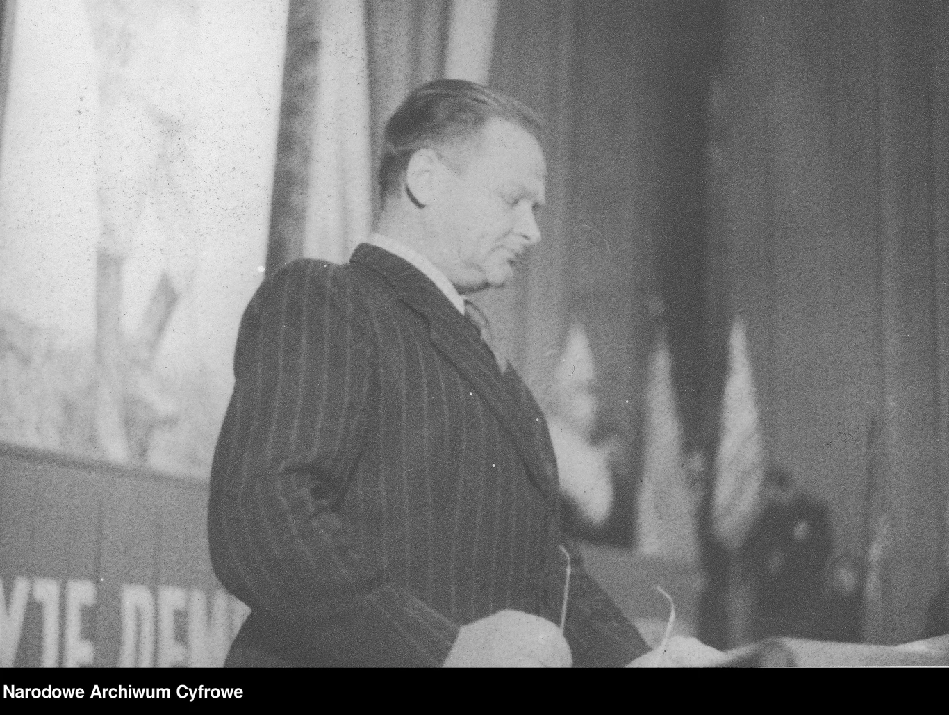 Władysław Broniewski w 1948 roku Władysław Broniewski w 1948 roku