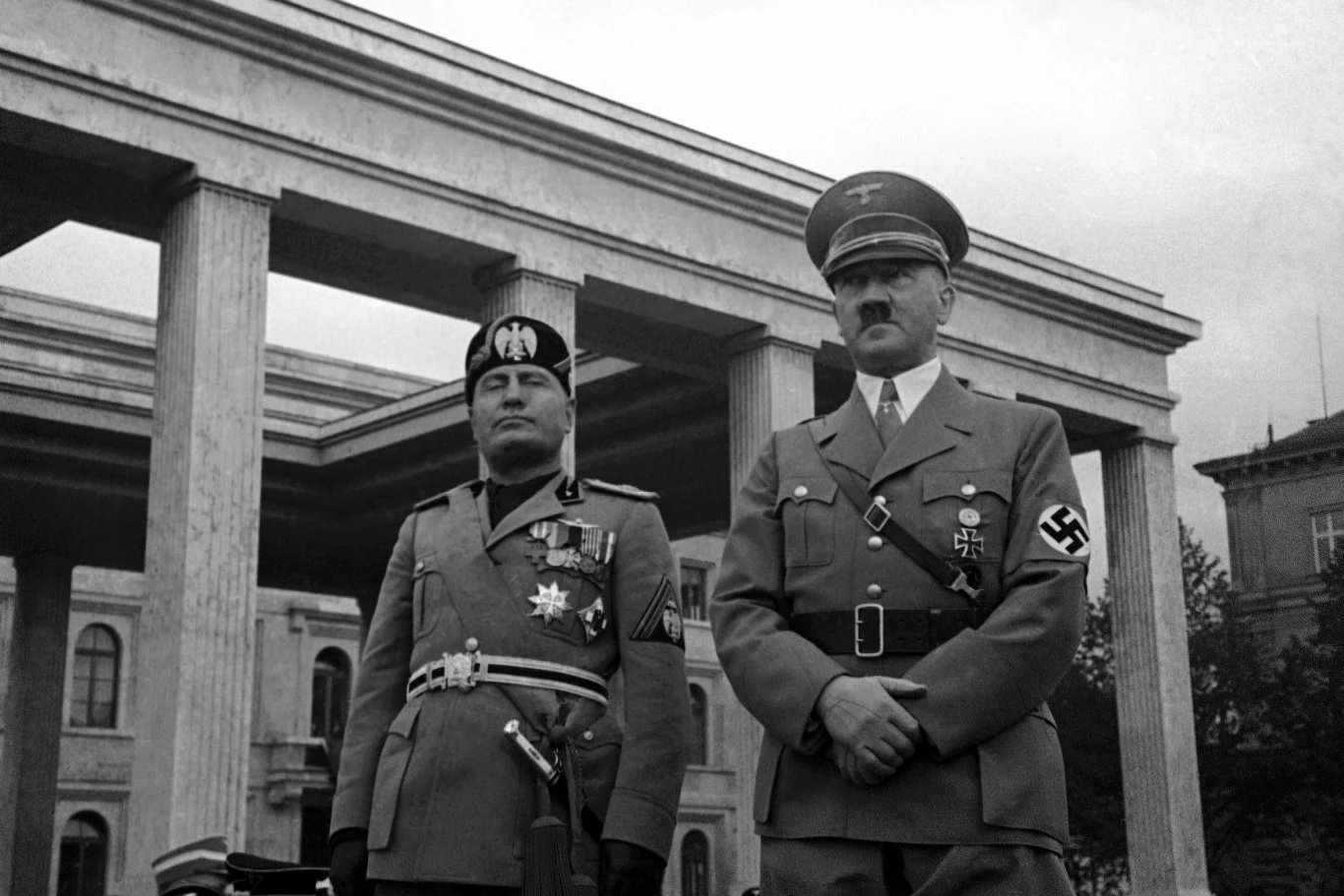 Hitler za wszelką cenę chciał ukryć zwłoki swojego idola przed Amerykanami Hitler za wszelką cenę chciał ukryć zwłoki swojego idola przed Amerykanami
