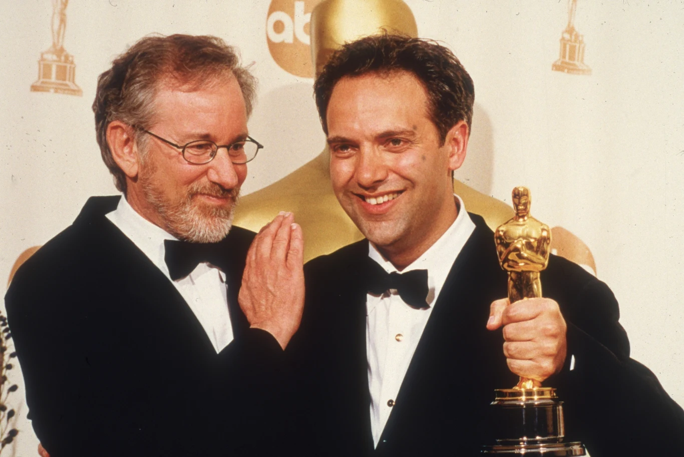 Intuicja go nie zawiodła. Kreacja Lestera Burnhama przyniosła Spaceyowi Oscara dla najlepszego aktora pierwszoplanowego. Do twórców obrazu powędrowało łącznie pięć statuetek Amerykańskiej Akademii Filmowej - za najlepszy film, reżyserię, scenariusz oryginalny i zdjęcia. Spacey do dziś bardzo pozytywnie wspomina współpracę z Mendesem. "Jedną z rzeczy, które zawsze w nim podziwiałem, jest sposób, w jaki pracuje z aktorami. Ma dar wnikliwej obserwacji rzeczywistości, dokładnie wie, w jakim punkcie jesteś i czego potrzebujesz" - powiedział niedawno "The Guardianowi".