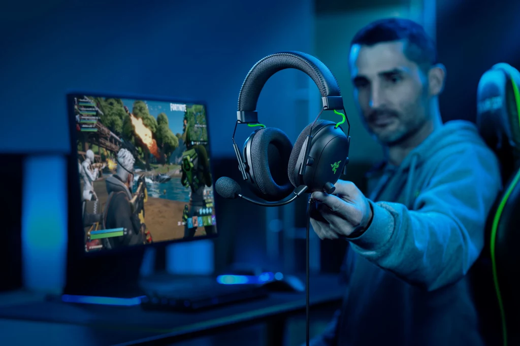Z myślą o BlackShark V2, Razer opracował całkowicie nowy 50-milimetrowy przetwornik audio, który w połączeniu z nowym, specjalnie dostrojonym mikrofonem oraz nausznikami z pasywną redukcją szumów, daje potrójną przewagę podczas esportowej rywalizacji: czyste dźwięki, wyraźną komunikację i hałas zewnętrzny ograniczony do minimum. Z myślą o BlackShark V2, Razer opracował całkowicie nowy 50-milimetrowy przetwornik audio, który w połączeniu z nowym, specjalnie dostrojonym mikrofonem oraz nausznikami z pasywną redukcją szumów, daje potrójną przewagę podczas esportowej rywalizacji: czyste dźwięki, wyraźną komunikację i hałas zewnętrzny ograniczony do minimum.