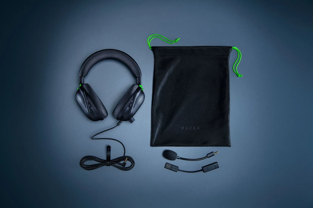 Dodatkowa karta dźwiękowa USB pozwala na zaawansowane dostrojenie mikrofonu. Dzięki funkcjom takim jak Mic Boost (wzmocnienie czułości mikrofonu), Voice Gate (usuwanie szumów tła lub zwiększanie słyszalnego sygnału wyjściowego), Volume Normalization (zapewnienie stałego poziomu sygnału wyjściowego poprzez redukcję niespodziewanych, głośnych dźwięków), Microphone Equalizer (korektor) i Ambient Noise Reduction (redukcja szumów otoczenia), gracze mogą dostosować swój mikrofon w celu zminimalizowania hałasu otoczenia, zakłócającego komunikację zespołową. Dodatkowa karta dźwiękowa USB pozwala na zaawansowane dostrojenie mikrofonu. Dzięki funkcjom takim jak Mic Boost (wzmocnienie czułości mikrofonu), Voice Gate (usuwanie szumów tła lub zwiększanie słyszalnego sygnału wyjściowego), Volume Normalization (zapewnienie stałego poziomu sygnału wyjściowego poprzez redukcję niespodziewanych, głośnych dźwięków), Microphone Equalizer (korektor) i Ambient Noise Reduction (redukcja szumów otoczenia), gracze mogą dostosować swój mikrofon w celu zminimalizowania hałasu otoczenia, zakłócającego komunikację zespołową.