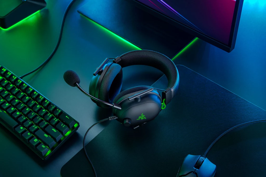 Przetworniki TriForce dopełnia THX Spatial Audio – system dźwięku pozycyjnego zapewniający dokładność i realistyczny dźwięk podczas grania. Rozwiązanie to jest kompatybilne ze źródłami stereo, 5.1 i 7.1. Zaawansowane algorytmy przestrzenne THX i technologia modelowania świata, w połączeniu z bezprecedensowymi możliwościami konfiguracyjnymi, zapewniają pełny, 360-stopniowy krajobraz dźwiękowy dostrojony do uszu każdego gracza. Dzięki THX Spatial Audio lokalizowanie wrogów, unikanie świszczących kul i wykrywanie pobliskich zagrożeń jest łatwe i naturalne, dając esportowcom dodatkową przewagę. Przetworniki TriForce dopełnia THX Spatial Audio – system dźwięku pozycyjnego zapewniający dokładność i realistyczny dźwięk podczas grania. Rozwiązanie to jest kompatybilne ze źródłami stereo, 5.1 i 7.1. Zaawansowane algorytmy przestrzenne THX i technologia modelowania świata, w połączeniu z bezprecedensowymi możliwościami konfiguracyjnymi, zapewniają pełny, 360-stopniowy krajobraz dźwiękowy dostrojony do uszu każdego gracza. Dzięki THX Spatial Audio lokalizowanie wrogów, unikanie świszczących kul i wykrywanie pobliskich zagrożeń jest łatwe i naturalne, dając esportowcom dodatkową przewagę.