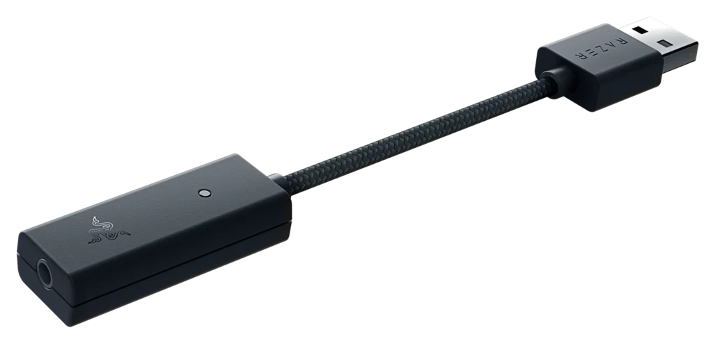 Dzięki przewodowemu połączeniu z gniazdem audio 3,5 mm, Razer BlackShark V2 jest kompatybilny z każdym urządzeniem obsługującym gniazdo 3,5 mm, w tym z PC, Mac, PS4, Xbox One, Nintendo Switch i wieloma urządzeniami mobilnymi. Dodatkowa karta dźwiękowa USB jest kompatybilna tylko z komputerami z systemem Windows 10. Sugerowana cena detaliczna urządzenia to 109,99 euro. Dzięki przewodowemu połączeniu z gniazdem audio 3,5 mm, Razer BlackShark V2 jest kompatybilny z każdym urządzeniem obsługującym gniazdo 3,5 mm, w tym z PC, Mac, PS4, Xbox One, Nintendo Switch i wieloma urządzeniami mobilnymi. Dodatkowa karta dźwiękowa USB jest kompatybilna tylko z komputerami z systemem Windows 10. Sugerowana cena detaliczna urządzenia to 109,99 euro.