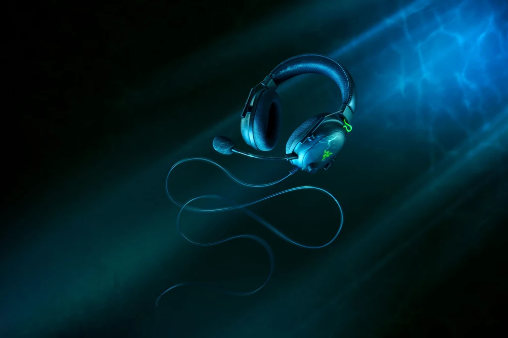 W przypadku BlackShark V2 firma Razer opracowała mikrofon HyperClear, o kardioidalnej charakterystyce kierunkowości, z kartą dźwiękową USB. Mikrofon HyperClear Cardioid został dostrojony do bardziej skoncentrowanego obszaru zbierania głosu, eliminując dźwięki z tyłu i po bokach, aby zapewnić większą czystość brzmienia mowy. Konstrukcja odłączalnego mikrofonu zapewnia minimalne zakłócenia odbioru, dzięki czemu przechwytywanie i odtwarzanie głosu jest bardziej dokładne. W przypadku BlackShark V2 firma Razer opracowała mikrofon HyperClear, o kardioidalnej charakterystyce kierunkowości, z kartą dźwiękową USB. Mikrofon HyperClear Cardioid został dostrojony do bardziej skoncentrowanego obszaru zbierania głosu, eliminując dźwięki z tyłu i po bokach, aby zapewnić większą czystość brzmienia mowy. Konstrukcja odłączalnego mikrofonu zapewnia minimalne zakłócenia odbioru, dzięki czemu przechwytywanie i odtwarzanie głosu jest bardziej dokładne.