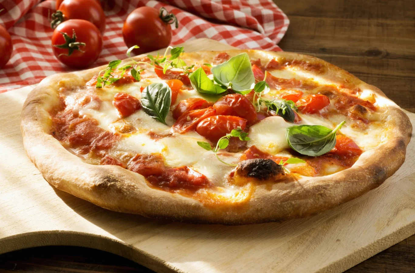 Pizza z ulubionymi dodatkami Pizza z ulubionymi dodatkami