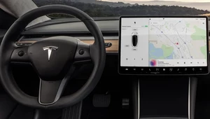 Tesla Model 3 w ramach oszczędności właściwie pozbawiona jest fizycznych przycisków