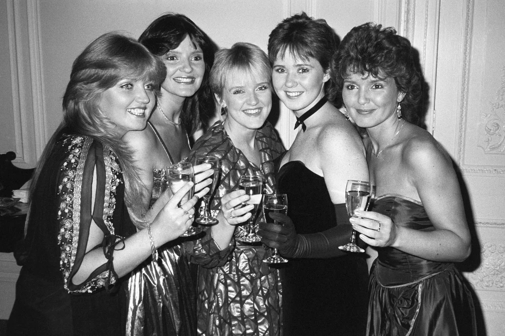 The Nolans w 1983 r.: od lewej Linda, Anne, Bernie, Coleen i Maureen Nolan