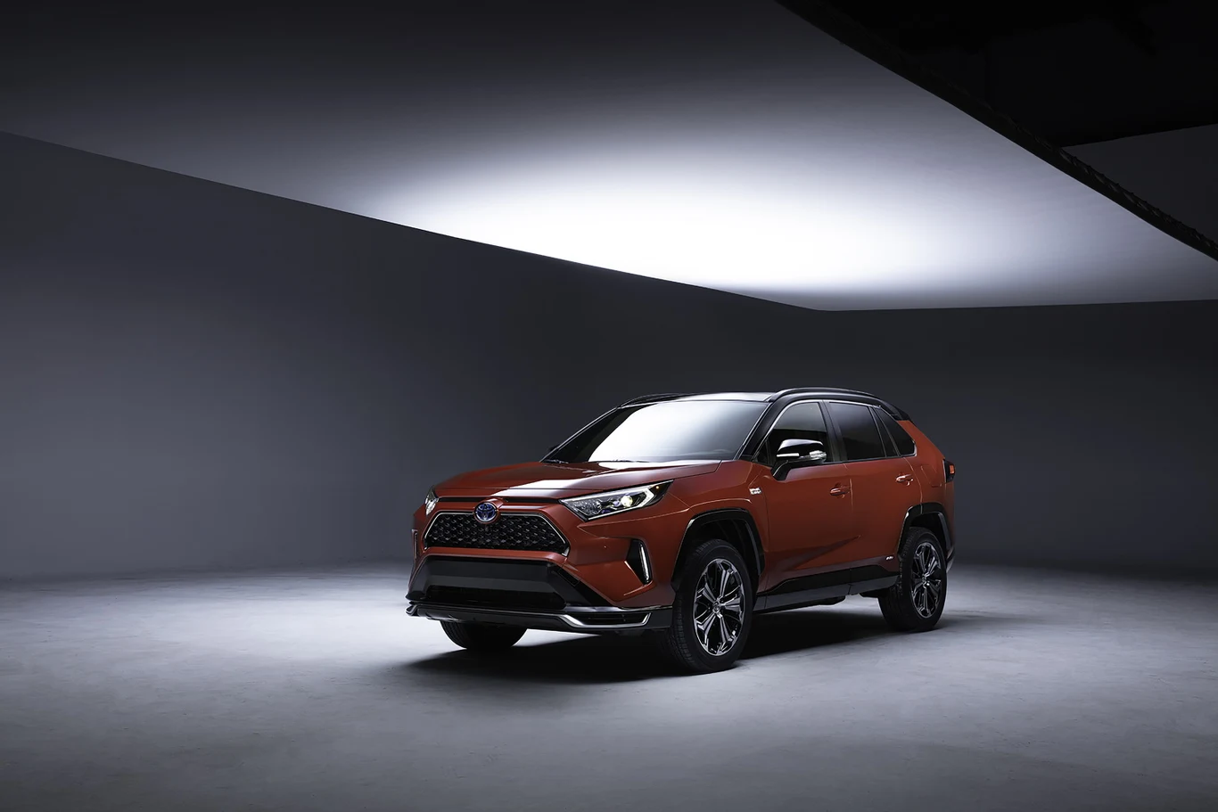 RAV-4 to rasowy SUV naszpikowany nowoczesnymi technologiami 