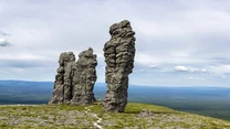 Choć poza Rosją miejsce to jest raczej nieznane, bywa porównywane do gigantów z Wysp Wielkanocnych i słynnego Stonehenge.