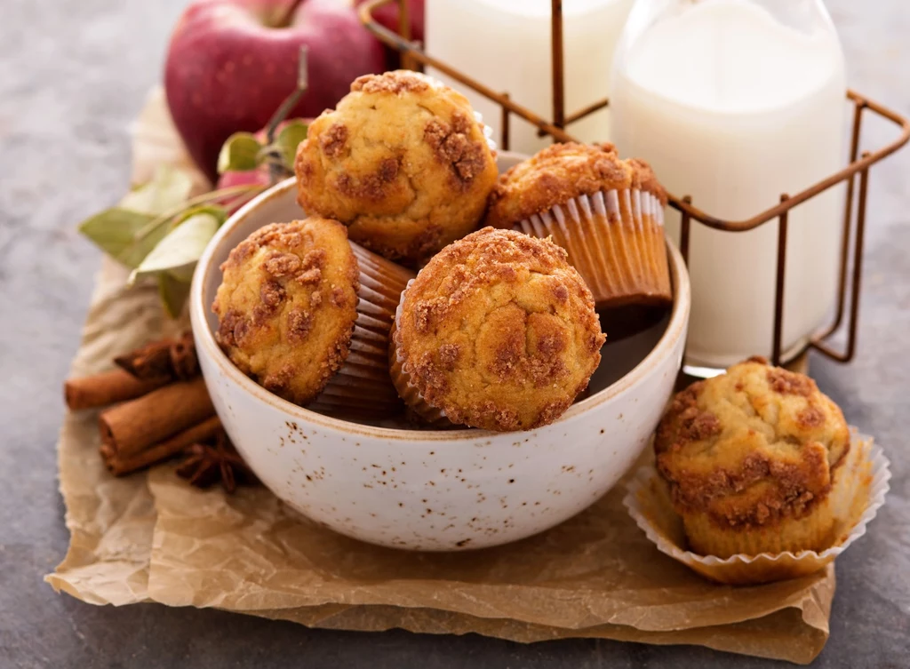 Słodkie muffiny z jabłkiem i dodatkiem płatków owsianych