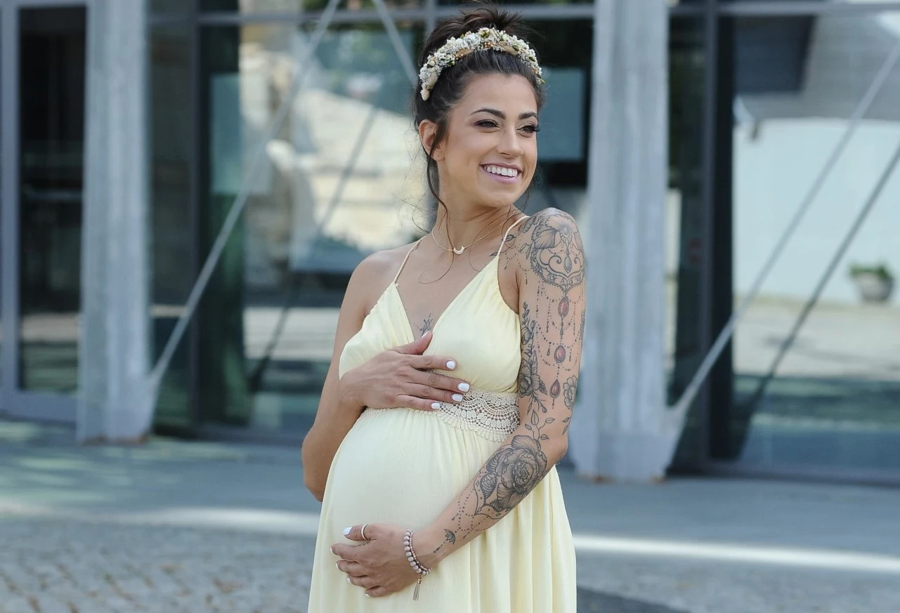 Maja Hyży pokazuje jak karmi piersią na Instagramie. Maja Hyży pokazuje jak karmi piersią na Instagramie.