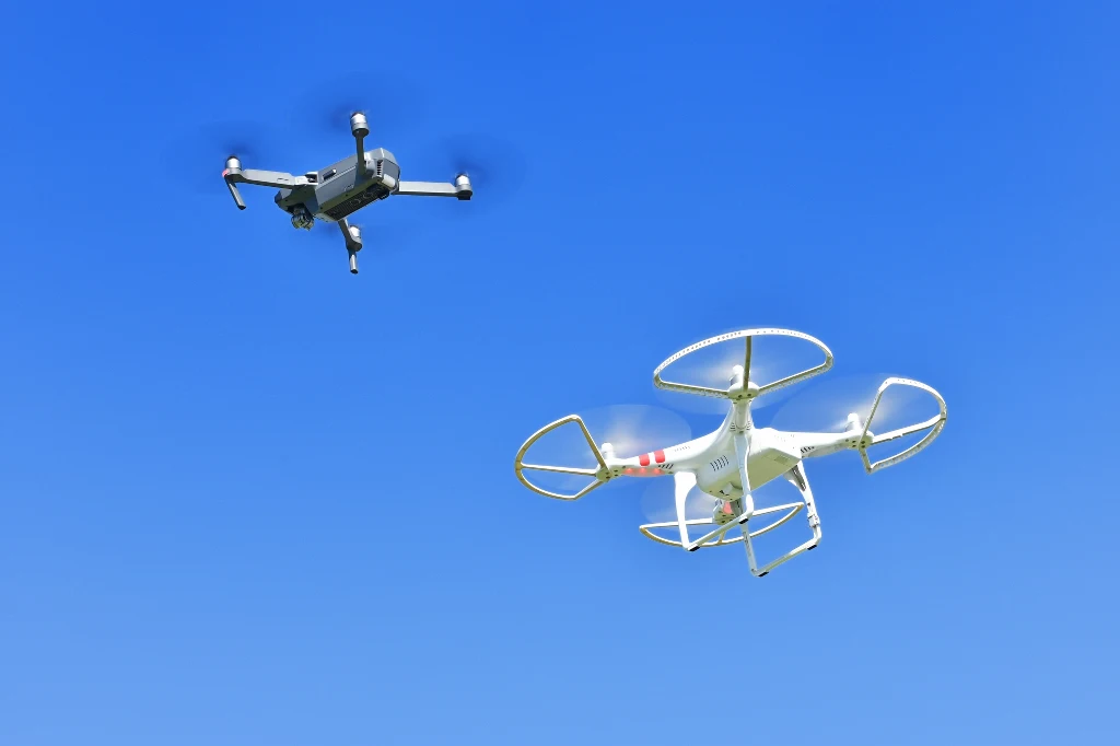 Obecnie nad polskim niebem może latać nawet 250 tys. dronów