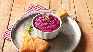 Buraczkowy hummus