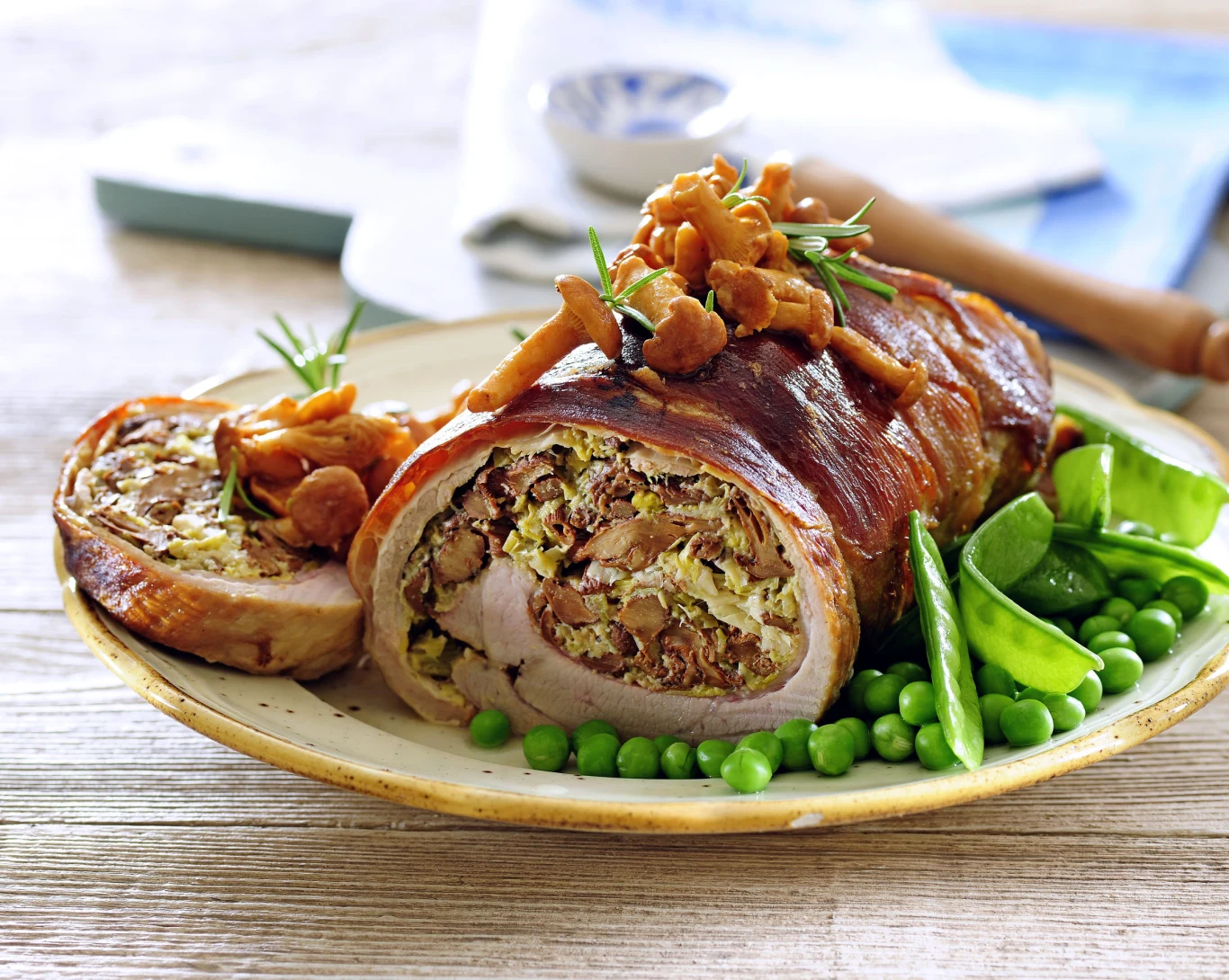 Rolada drobiowa nadziana aromatycznymi kurkami Rolada drobiowa nadziana aromatycznymi kurkami