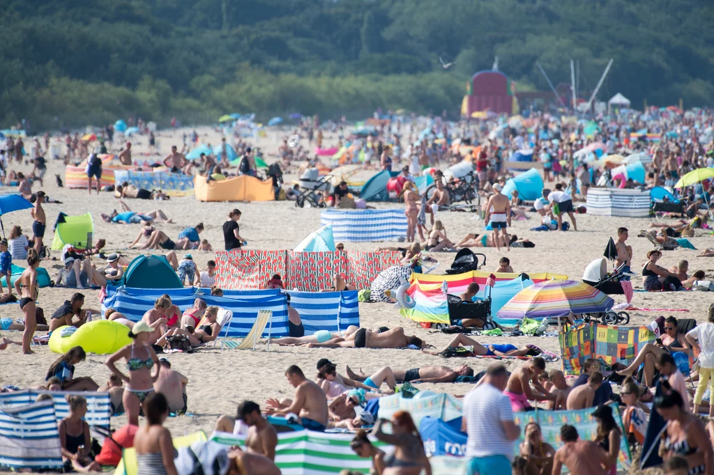 Ze względu na epidemię koronawirusa ogromną popularnością cieszyło się w tym roku polskie morze Ze względu na epidemię koronawirusa ogromną popularnością cieszyło się w tym roku polskie morze