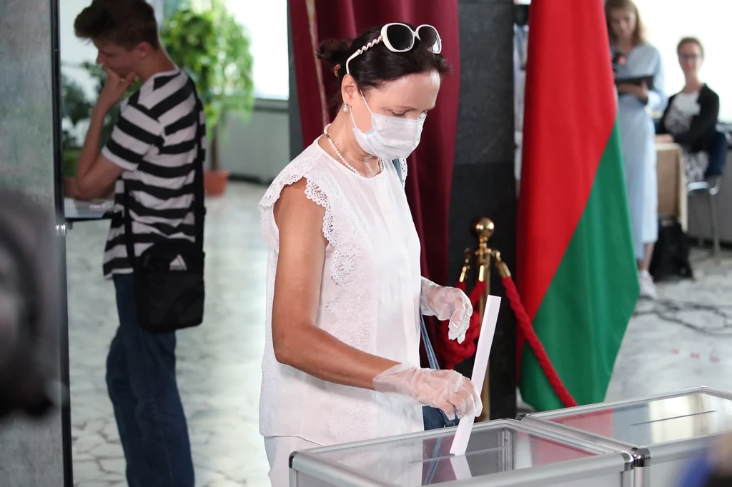 Wybory odbywają się bez międzynarodowych obserwatorów z Biura Instytucji Demokratycznych i Praw Człowieka (ODIHR) OBWE i Zgromadzenia Parlamentarnego OBWE. Biuro ODIHR poinformowało, że nie dostało zaproszenia od Mińska do obserwacji w odpowiednio wczesnym terminie. Z kolei ZP OBWE zrezygnowało z obserwacji ze względu na epidemię koronawirusa. Wybory odbywają się bez międzynarodowych obserwatorów z Biura Instytucji Demokratycznych i Praw Człowieka (ODIHR) OBWE i Zgromadzenia Parlamentarnego OBWE. Biuro ODIHR poinformowało, że nie dostało zaproszenia od Mińska do obserwacji w odpowiednio wczesnym terminie. Z kolei ZP OBWE zrezygnowało z obserwacji ze względu na epidemię koronawirusa.