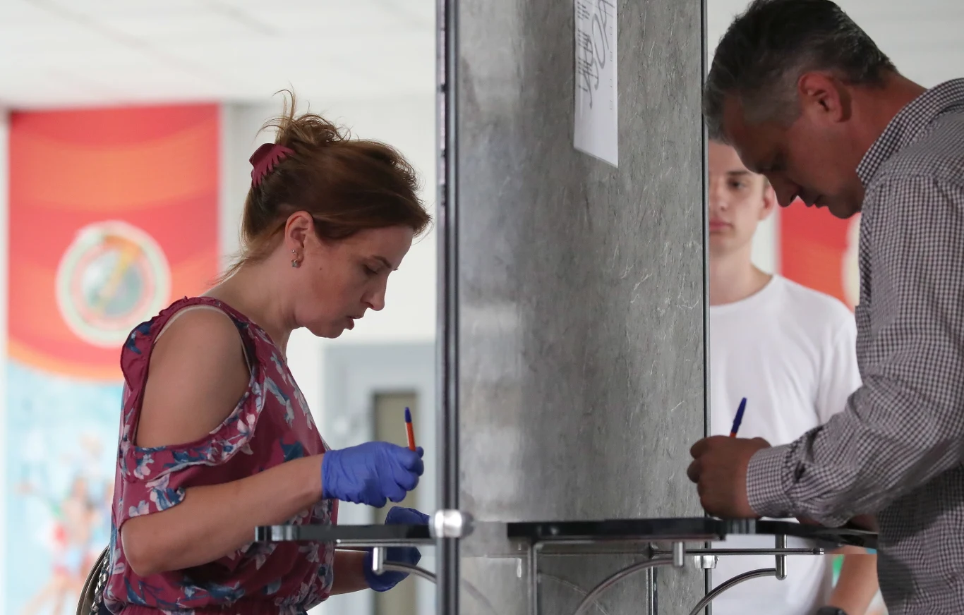 Lokale wyborcze zostały otwarte o godz. 8 (godz. 7 w Polsce) i będą czynne do godz. 20 (godz. 19 w Polsce).