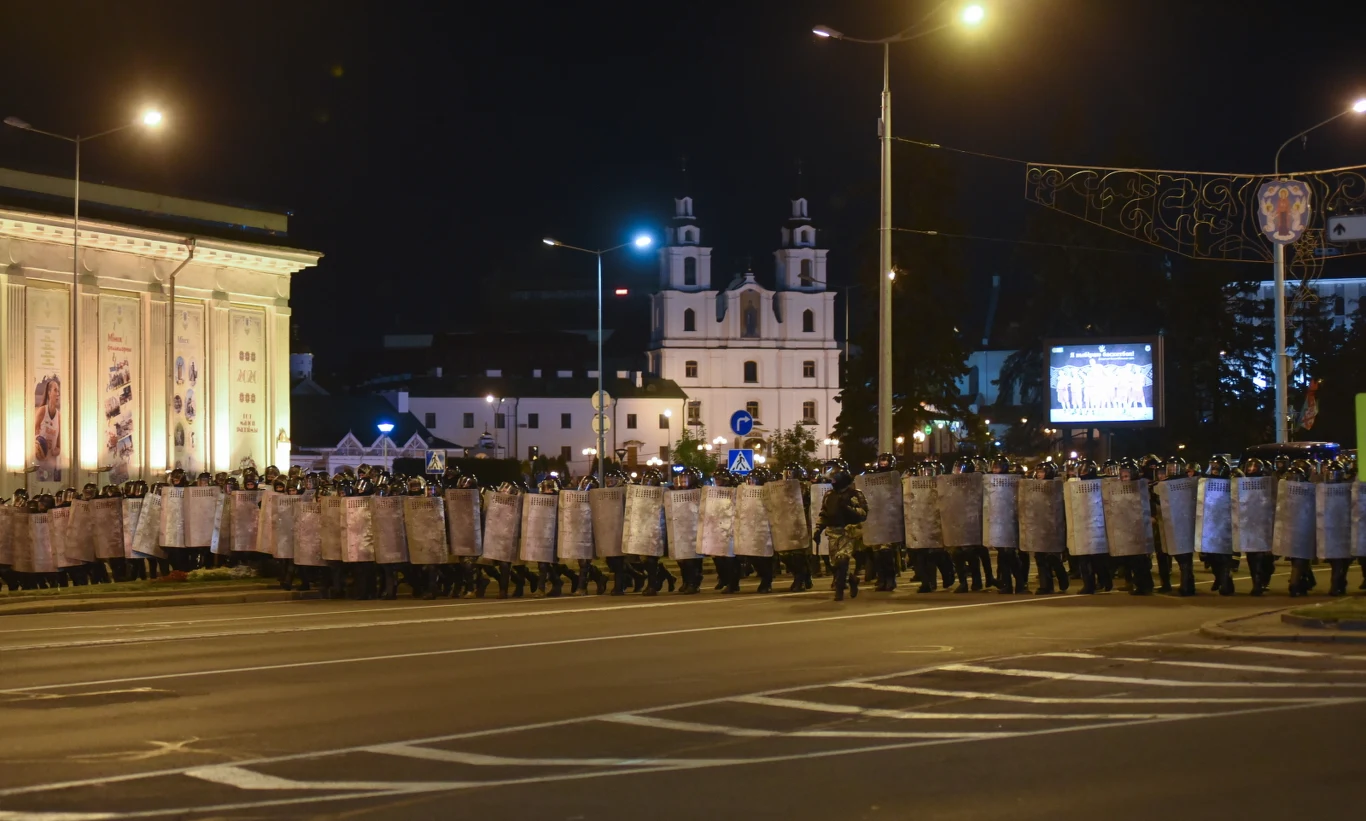 Milicja użyła gumowych kul i gazów łzawiących.