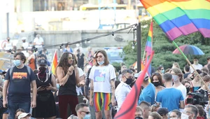 Michał Szpak na demonstracji "Nigdy nie bedziesz szla sama! - solidarnie przeciw queerfobii" w Warszawie