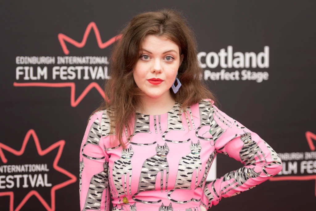 Dziś Georgie Henley ma 25 lat. Nie zapomniała o dobrym wykształceniu. Uczyła się w Bradford Grammar School i na Uniwersytecie Cambridge. Gwiazda ma jednak nie tylko talent do aktorstwa. Podobno uwielbia też grać na gitarze, a w trakcie powstawania "Opowieści z Narnii" napisała dwie książki o tytułach: „Śnieżny jeleń” i „Filar tajemnic”. Młoda gwiazda udziela się również charytatywnie. Dziś Georgie Henley ma 25 lat. Nie zapomniała o dobrym wykształceniu. Uczyła się w Bradford Grammar School i na Uniwersytecie Cambridge. Gwiazda ma jednak nie tylko talent do aktorstwa. Podobno uwielbia też grać na gitarze, a w trakcie powstawania "Opowieści z Narnii" napisała dwie książki o tytułach: „Śnieżny jeleń” i „Filar tajemnic”. Młoda gwiazda udziela się również charytatywnie.