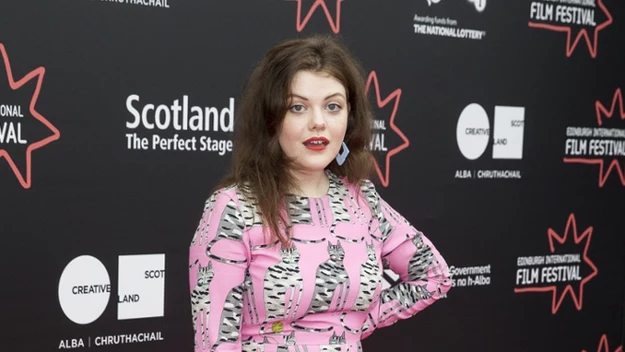 Georgie Henley bardzo zmieniła się na przestrzeni lat. Z uroczej małej dziewczynki zmieniła się w atrakcyjną młodą kobietę. 

Styl 25-latki jest bardzo interesujący i zróżnicowany, ale taki oryginalny image bardzo jej pasuje. 