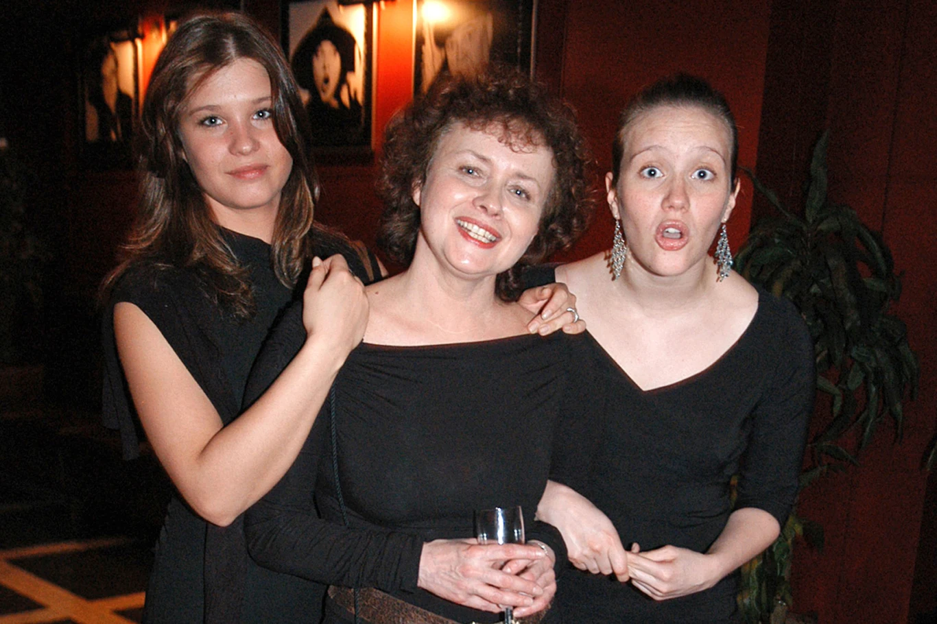 Joanna Szczepkowska z córkami Joanna Szczepkowska z córkami