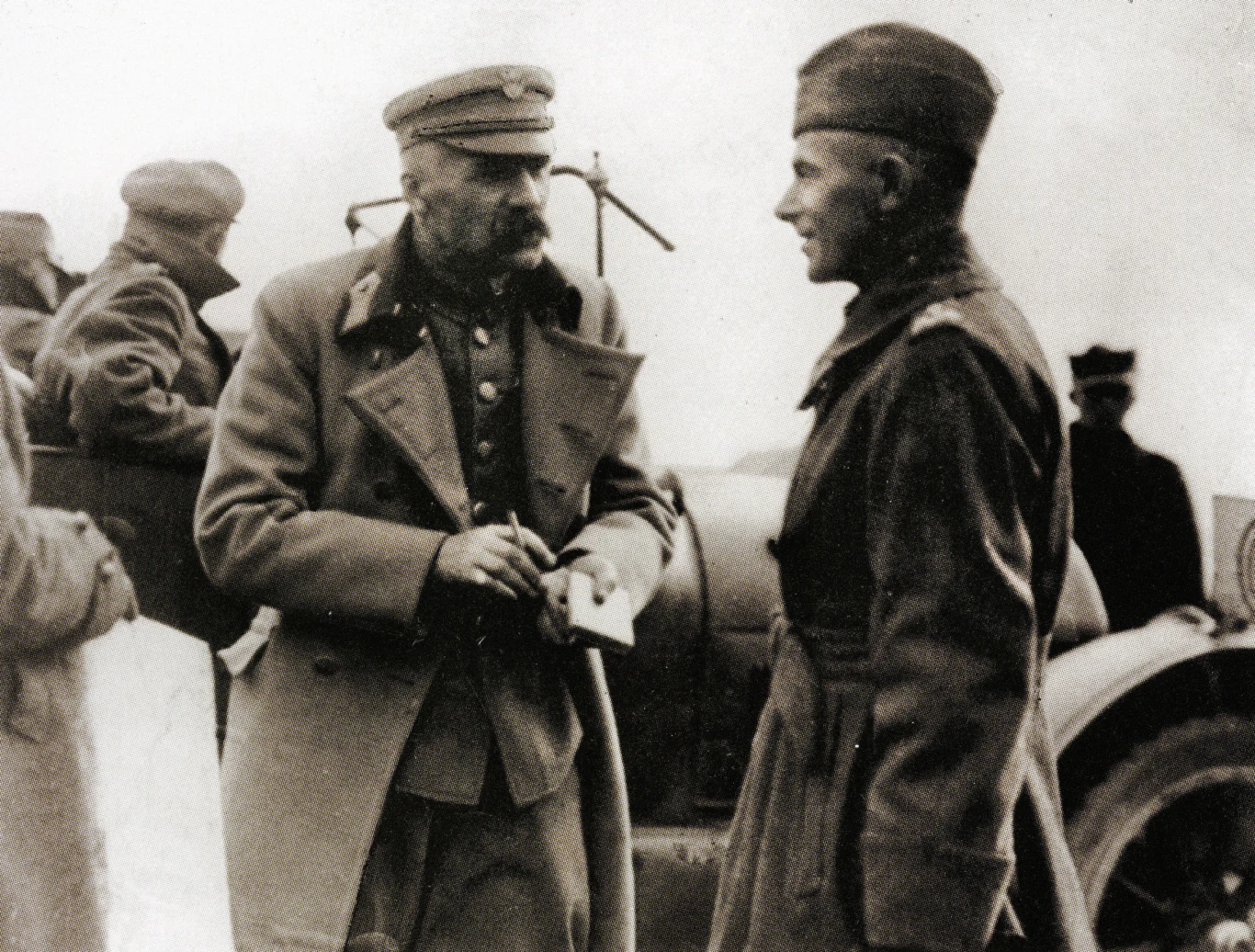Józef Piłsudski, Naczelny Wódz Wojska Polskiego w rozmowie z gen. Edwardem Rydzem-Śmigłym, w czasie wyprawy kijowskiej wiosną 1920 roku