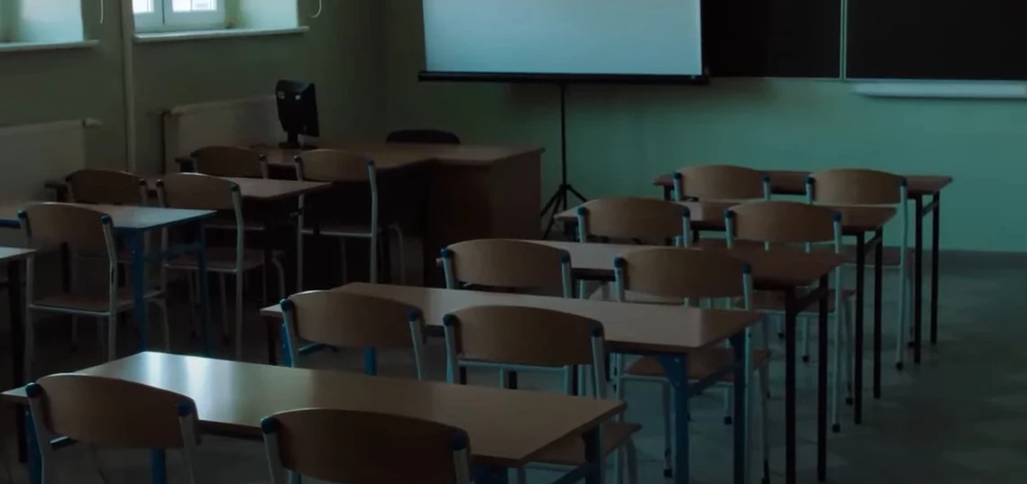 Fragment filmu zaprezentowanego w serwisie YouTube.com/na kanale: Szkoła Podstawowa nr 33, LO XXXIII, Gim 33 Fragment filmu zaprezentowanego w serwisie YouTube.com/na kanale: Szkoła Podstawowa nr 33, LO XXXIII, Gim 33